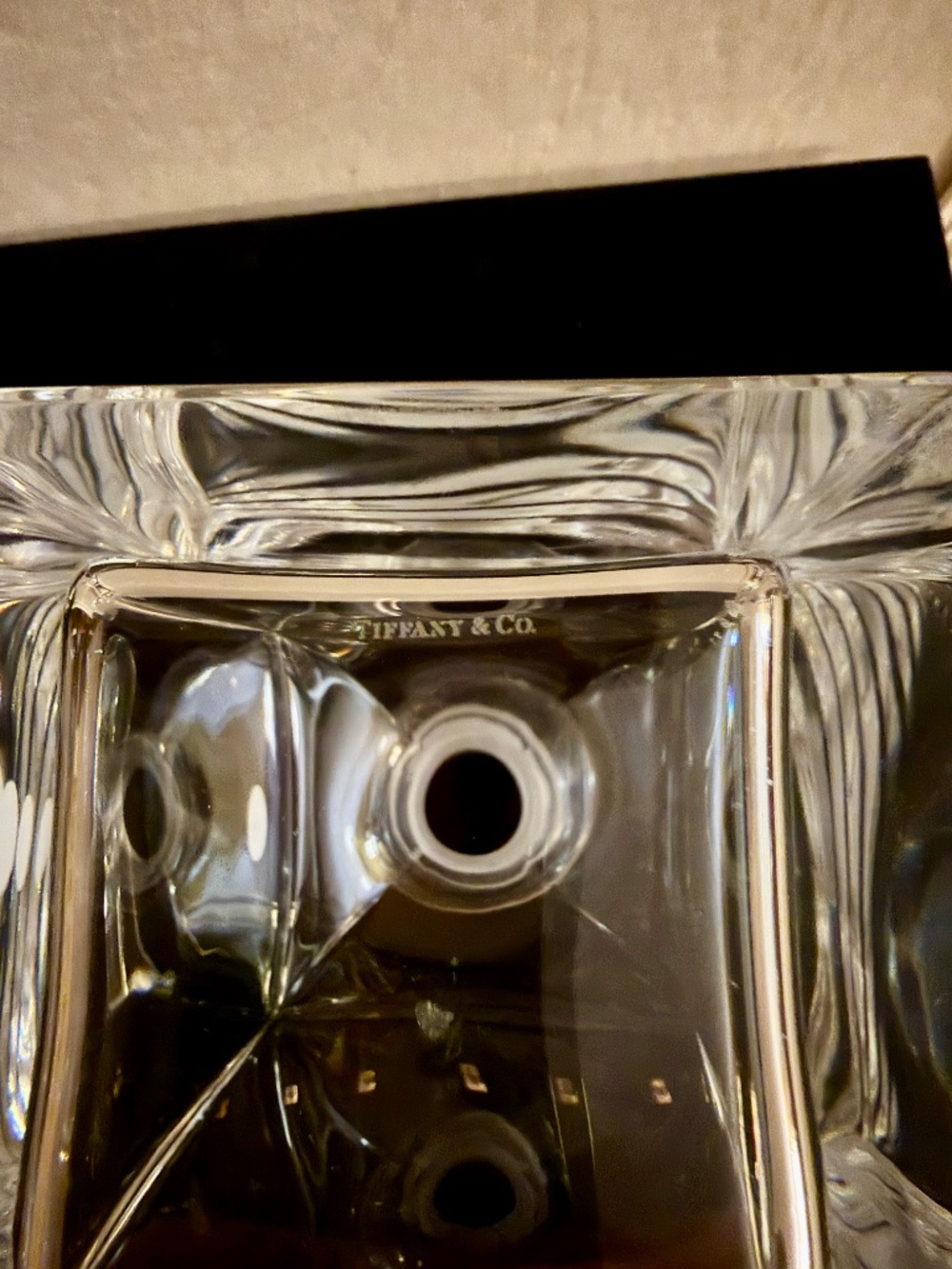Tiffany & Co. Vintage Home Essentials Classic Square Decanter in Crystal Glass. - Picture 6 of 10
